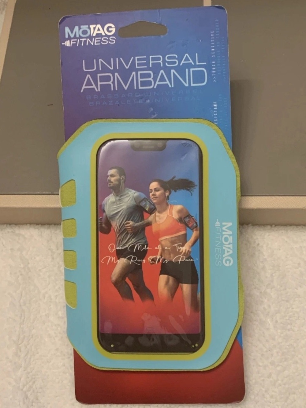 🎄🧑🎄 Motag Fitness Armband Running Exercise Workout Phone Accessory Holder NWT